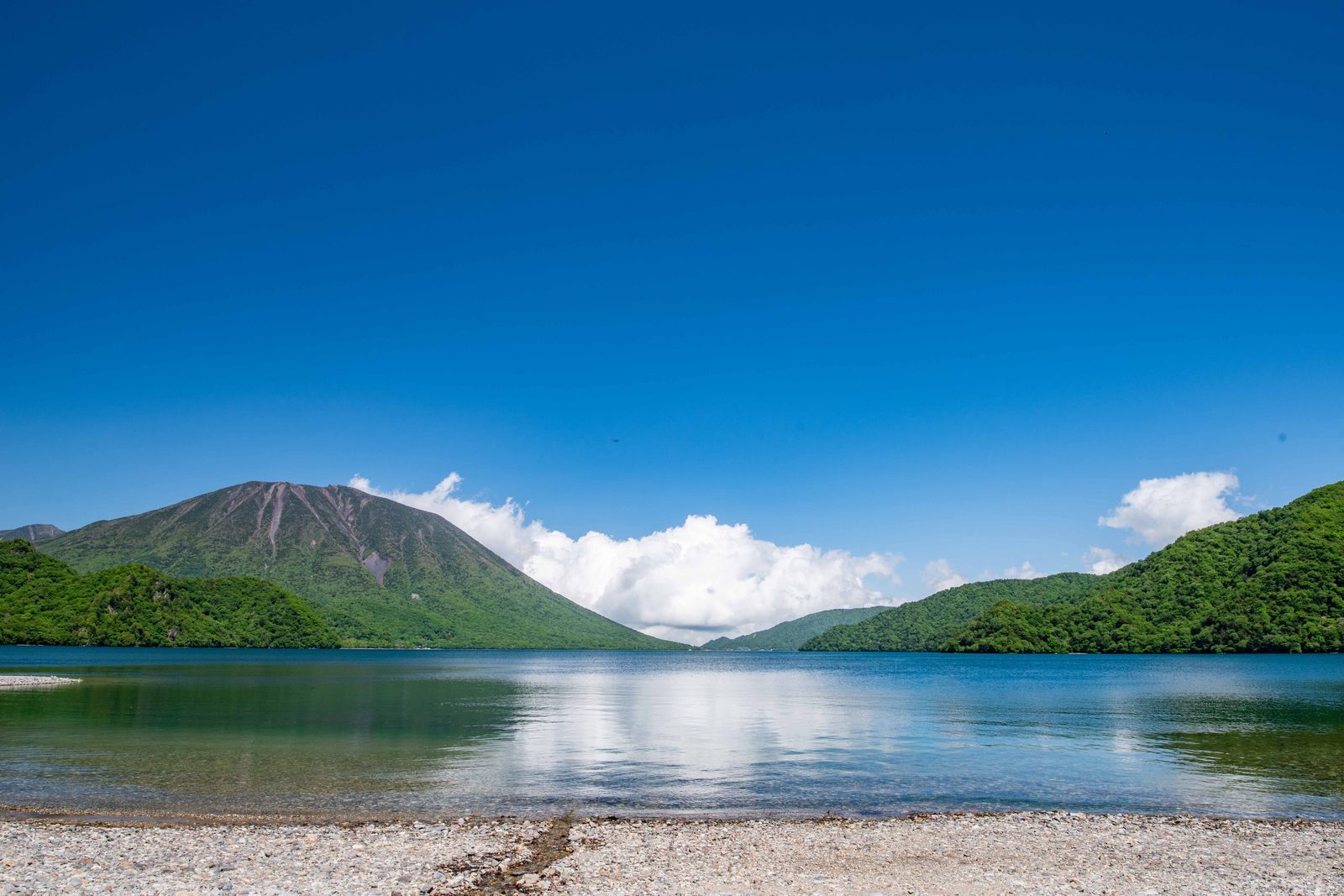 中禅寺湖と男体山(奥日光・栃木県)