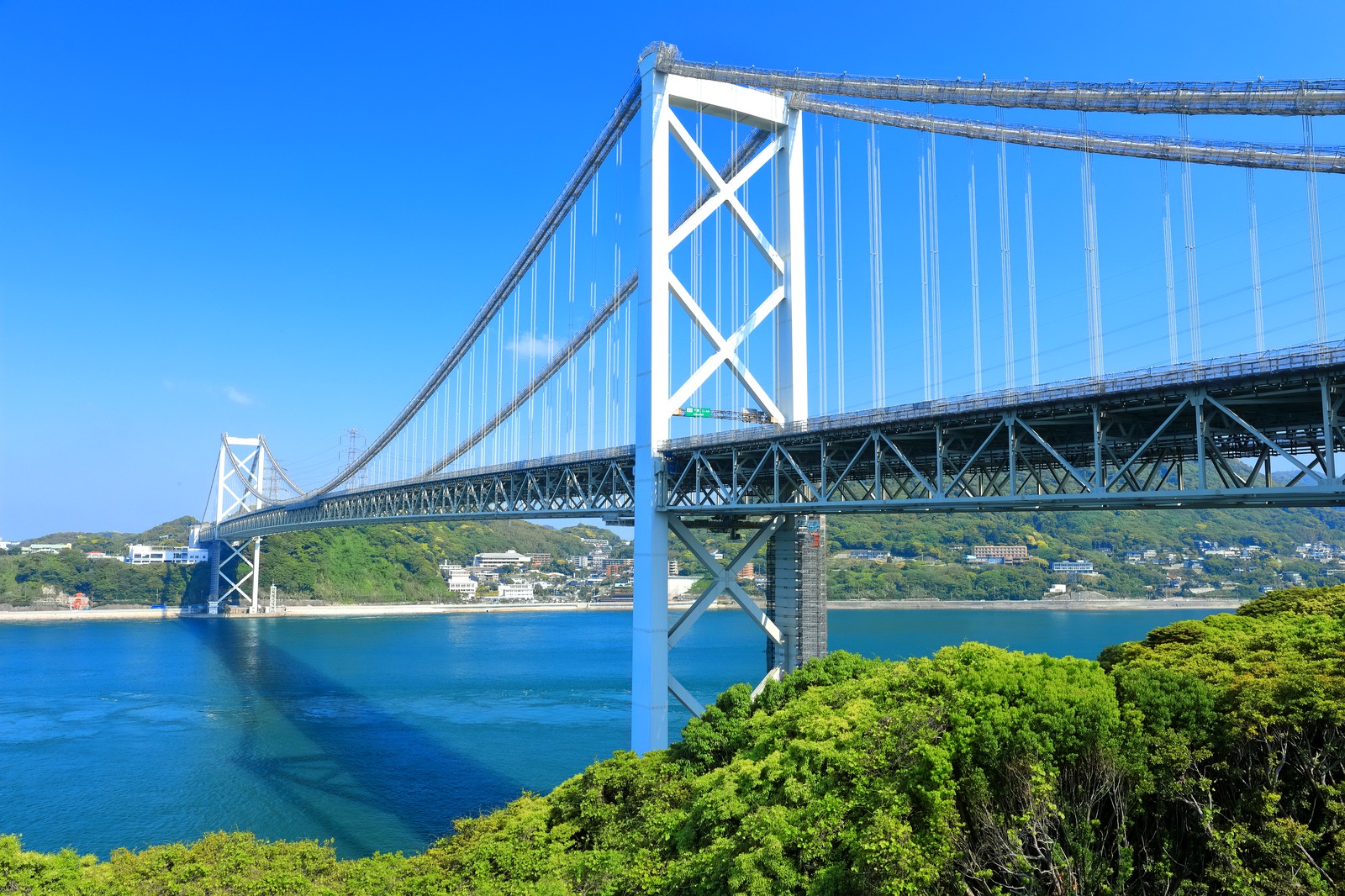 快晴の関門橋と関門海峡（壇ノ浦古戦場）