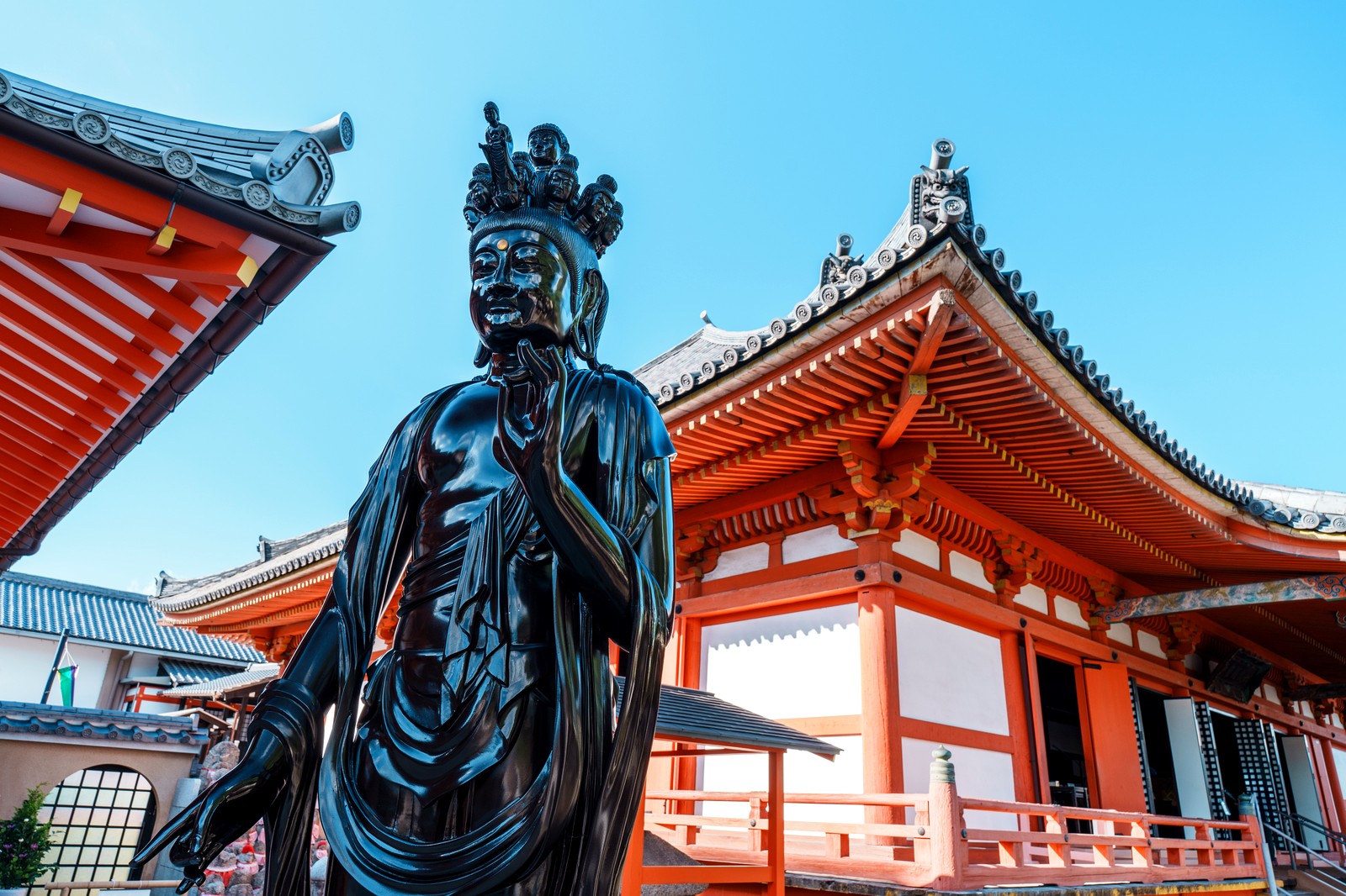 六波羅蜜寺の十一面観音像と本堂