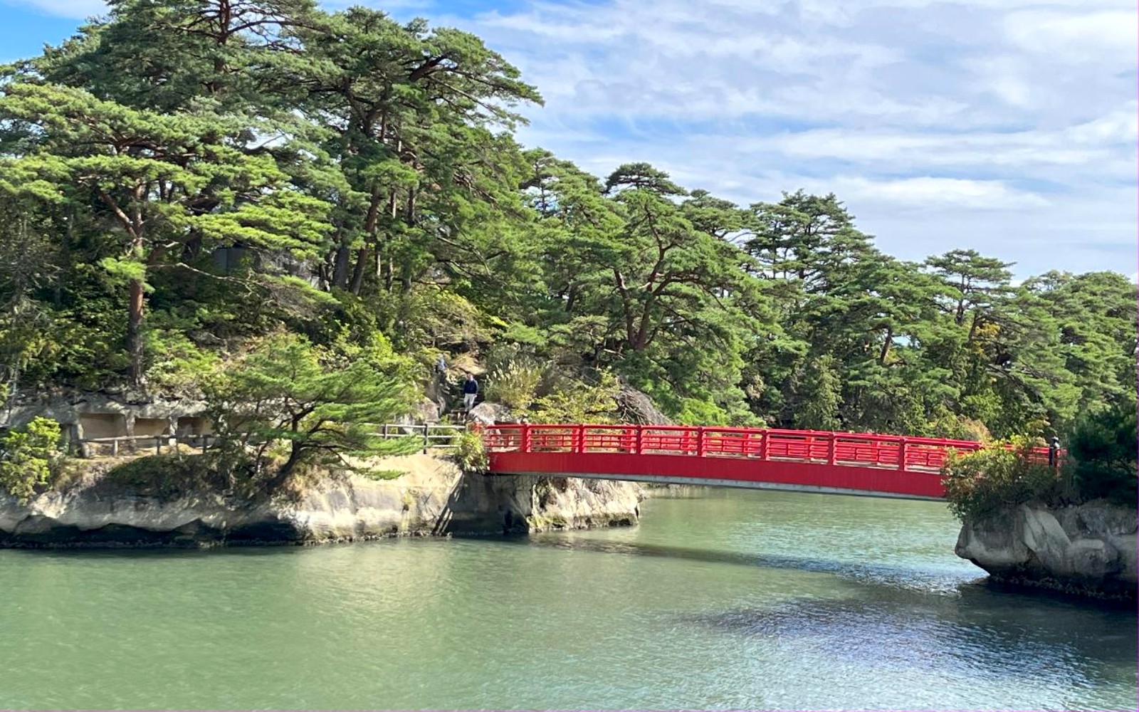雄島と朱塗りの渡月橋