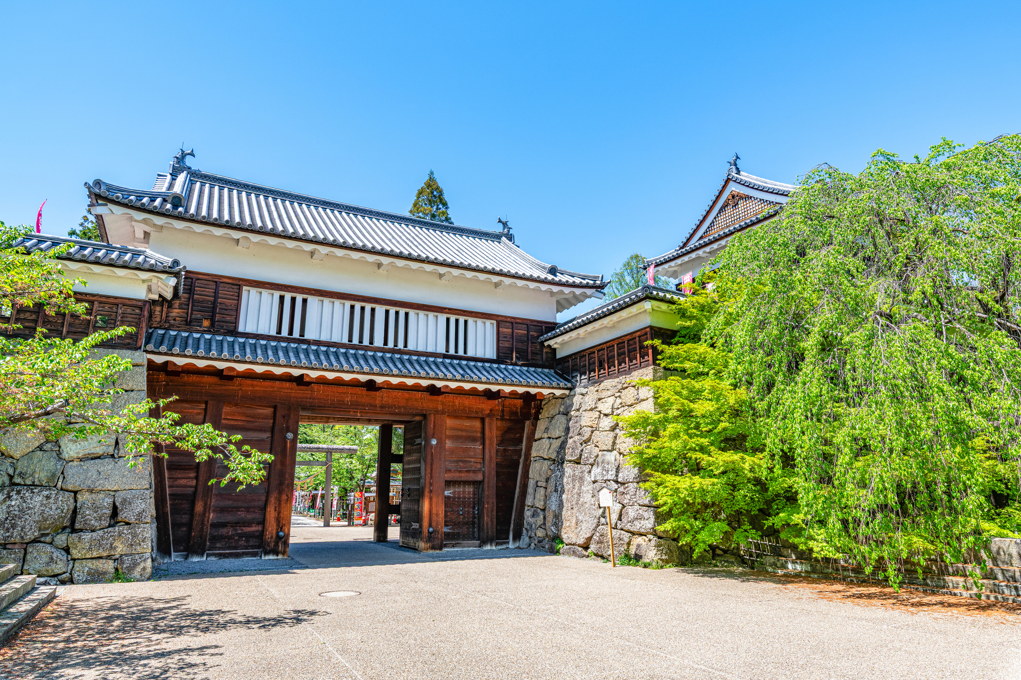 上田城の東虎口櫓門と石垣